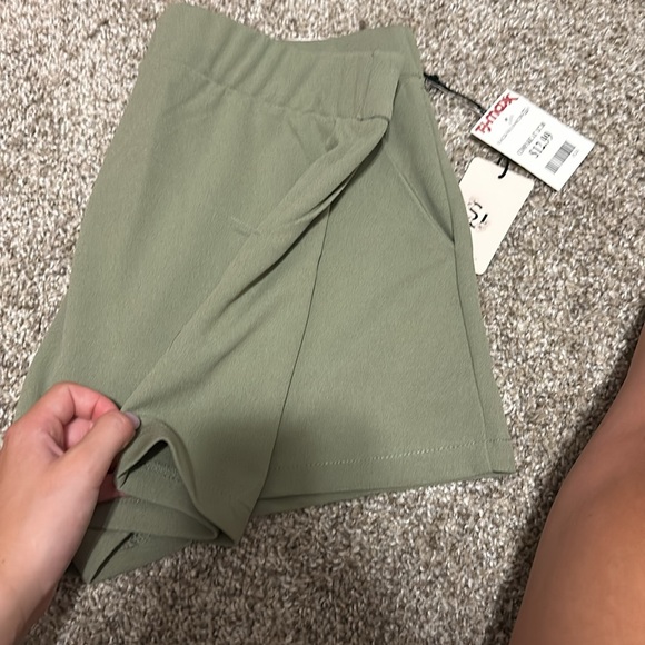 Trouser Shorts - Picture 3 of 3